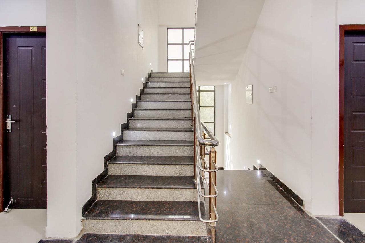 Oyo 69625 Mayuraa Residency Hotell Kumbakonam Exteriör bild