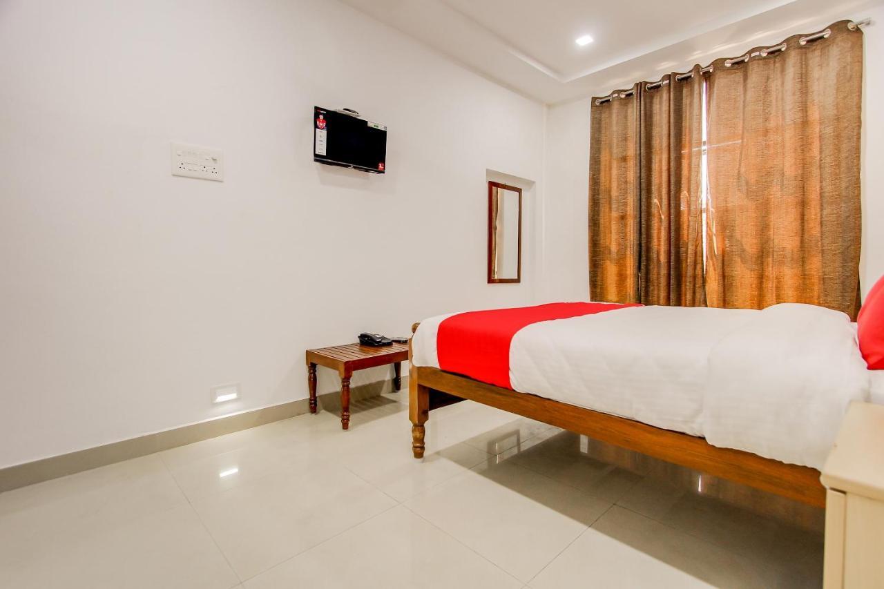Oyo 69625 Mayuraa Residency Hotell Kumbakonam Exteriör bild